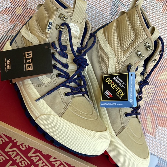 Vans WMNS Sk8-Hi Gore-Tech
Taos Taupe
VN0A5111YUU
Boots - Picture 8 of 16